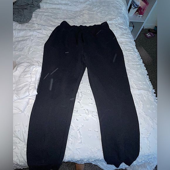 White set and black set - Picture 3 of 4